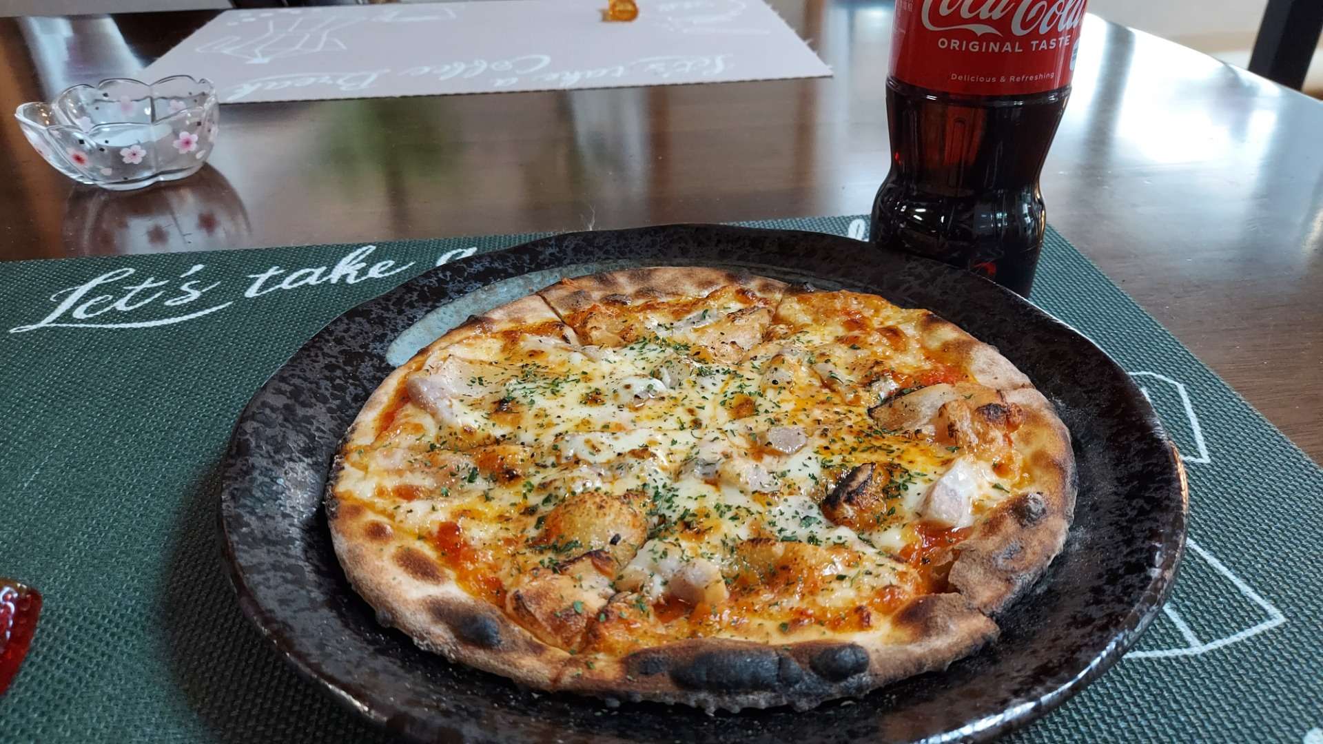 岡山市北区カフェレストランふらっとのおすすめピザ